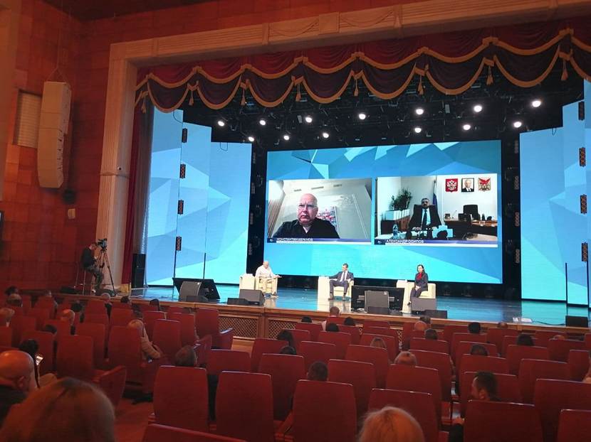 Пленарной дискуссией стартовал форум ProДФО в Хабаровске