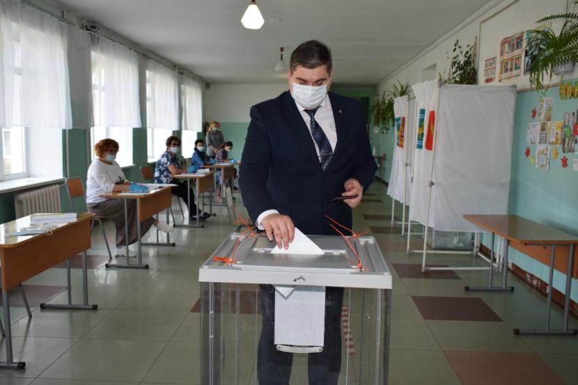 Глава Смидовичского муниципального района Максим Шупиков принял участие в голосовании на выборах губернатора Еврейской автономной области.