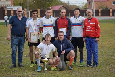 Переходящий Кубок Осени разыграли в октябре десять футбольных команд на спортивной площадке п. Приамурского.