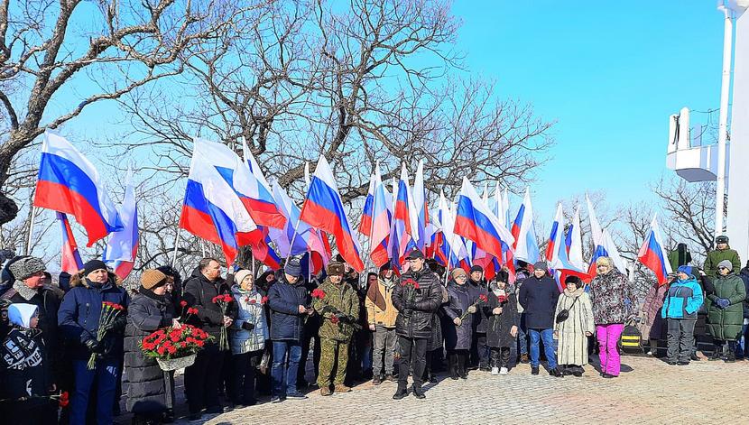 Память погибших в Волочаевском бою почтили возложением цветов к братской могиле и минутой молчания