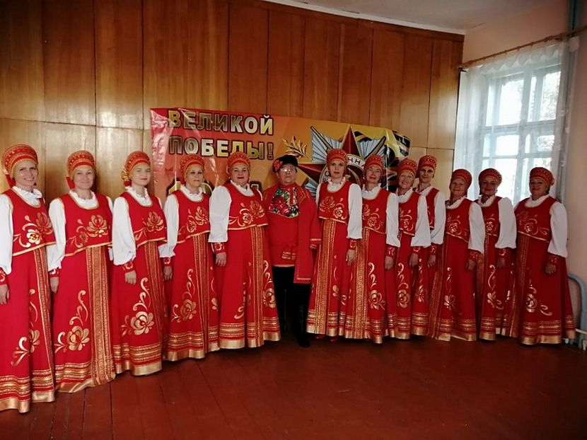 Народный ансамбль «Реченька» обновил свой сценический гардероб.