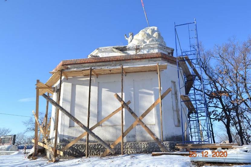 Полным ходом идёт реставрация Волочаевского музея-памятника
