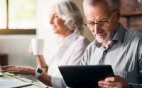 С 1 августа увеличатся страховые пенсии работающих пенсионеров