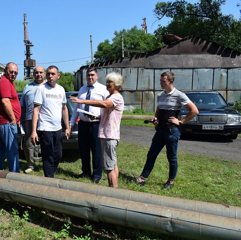 Вопросы работы водозабора в селе имени Тельмана обсуждены в ходе рабочей встречи главы района Максима Шупикова с коммунальщиками.