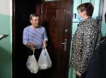 ПРОДУКТОВЫЕ НАБОРЫ ПРОДОЛЖАЮТ ПРИНОСИТЬ ЖИТЕЛЯМ ЕАО, КОТОРЫЕ СОБЛЮДАЮТ РЕЖИМ САМОИЗОЛЯЦИИ