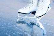 На территории района началась подготовка ледовых полей к началу зимнего сезона.  "Каток залей - играй в хоккей!" - этот призыв стал для многих любителей зимних видов спорта в районе сигналом к атаке.