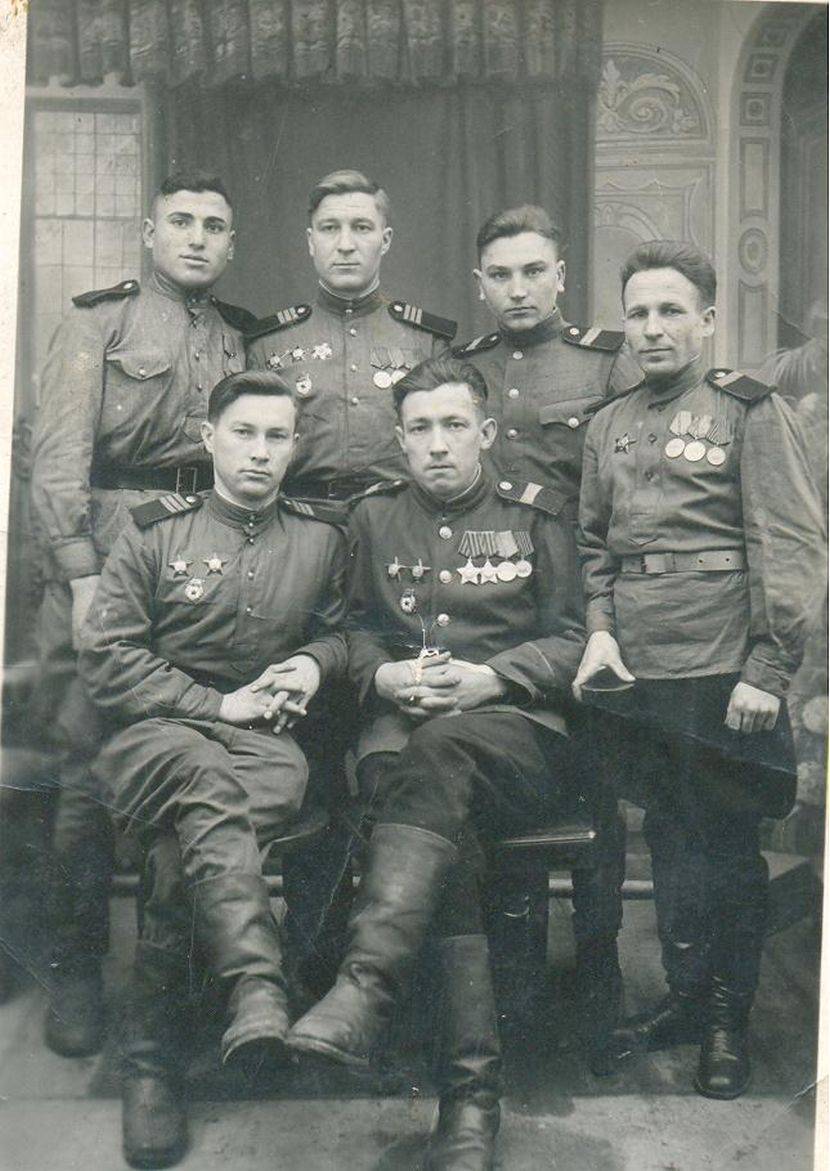 Фото из архива семьи Гагариновых:      А. М. Гагаринов. Германия, 1945 год
